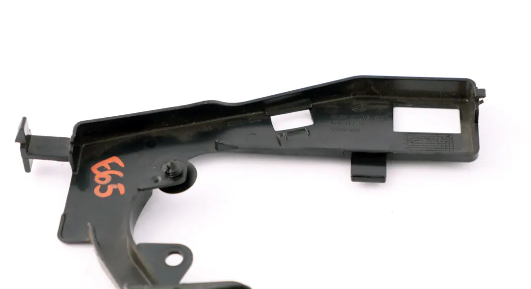 Uchwyt linki cięgna klapy tylnej tył do BMW E65 E66 o numerze 7010977 BMW E65 E66 Uchwyt linki cięgna klapy tylnej tył - SKU 7010977 - Numer Części 7010977