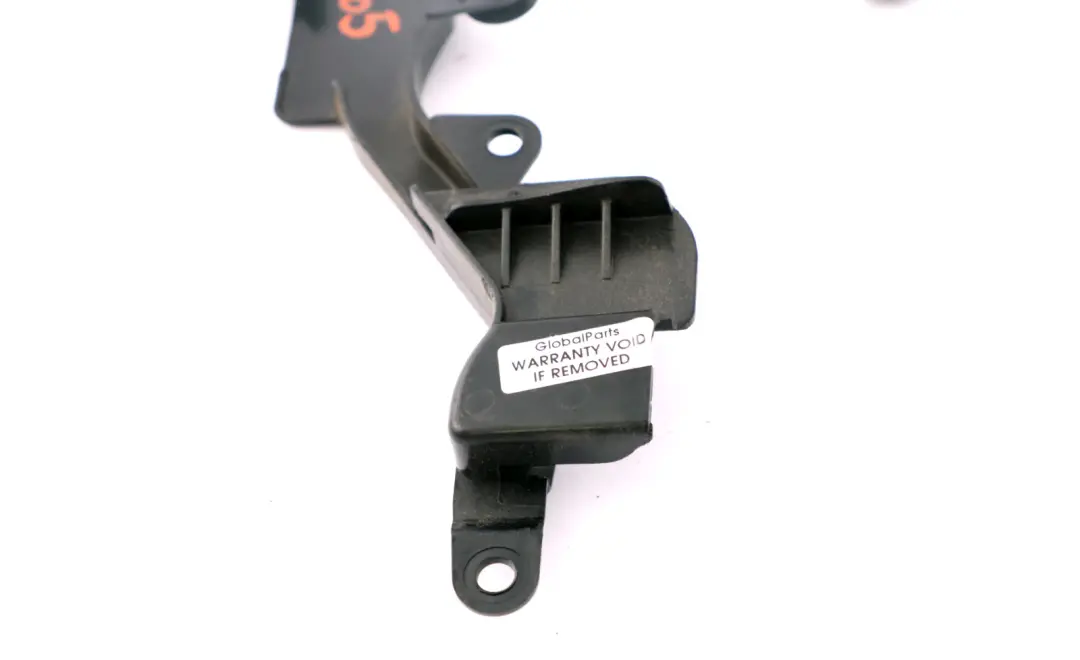 Bracket F Bowden Cable Trunk lid to BMW 7 Series E65 E66 E67 with Part number 7010977 BMW 7 Series E65 E66 E67 Bracket F Bowden Cable Trunk lid - SKU 7010977 - Part number 7010977