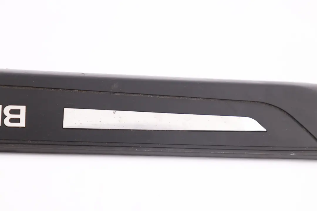 BMW E63 E64 Embellecedor Puerta Color Negro Delantero Derecho Exterior - SKU 7011076 - Número de pieza 7011076