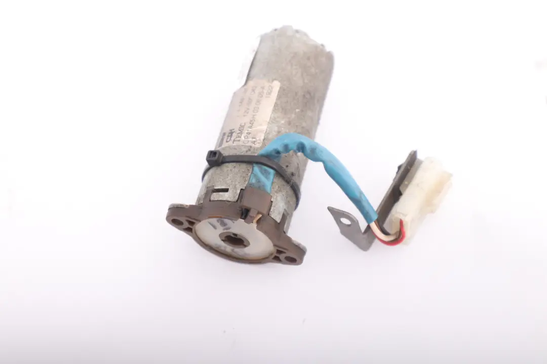 Silnik Regulacja Fotela Przód Prawy do BMW E46 E64 o numerze 7011738 BMW E46 E64 Silnik Regulacja Fotela Przód Prawy - SKU 7011738 - Numer Części 7011738