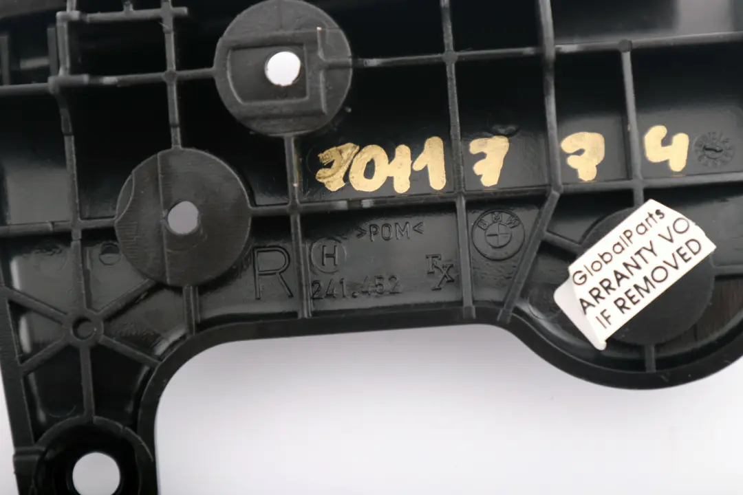 Couvercle De Guide De Sortie De Courroie Support Avant Droit pour BMW E46 E64 à propos du numéro de pièce 7011774 BMW E46 E64 Couvercle De Guide De Sortie De Courroie Support Avant Droit - SKU 7011774 - Numéro de pièce 7011774