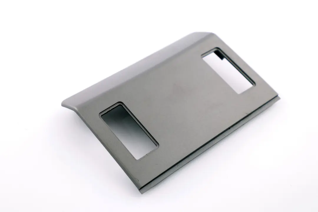 Consola Central Inserto Frontal Plata Oscuro para BMW E65 E66 E67 con número de pieza 7012196 BMW E65 E66 E67 Consola Central Inserto Frontal Plata Oscuro - SKU 7012196 - Número de pieza 7012196