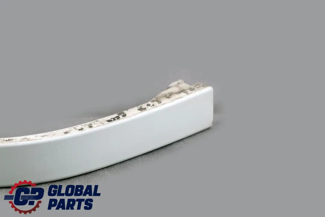 Blende Heckleuchte Hinten Rechts Alpinweiss 3 für BMW 7 er E65 mit Teilenummer 7012288 BMW 7 er E65 Blende Heckleuchte Hinten Rechts Alpinweiss 3 - SKU 7012288-AW - Teilenummer 7012288