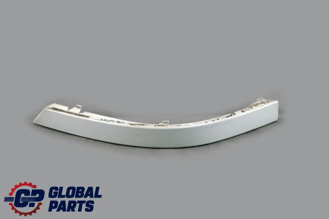 Blende Heckleuchte Hinten Rechts Alpinweiss 3 für BMW 7 er E65 mit Teilenummer 7012288 BMW 7 er E65 Blende Heckleuchte Hinten Rechts Alpinweiss 3 - SKU 7012288-AW - Teilenummer 7012288