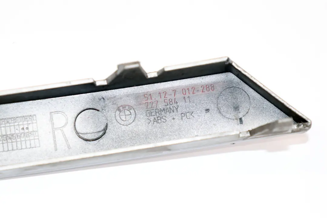  *BMW 7 er E65 Blende Heckleuchte Hinten Rechts Titansilber Silber - SKU 7012288 - Teilenummer 7012288