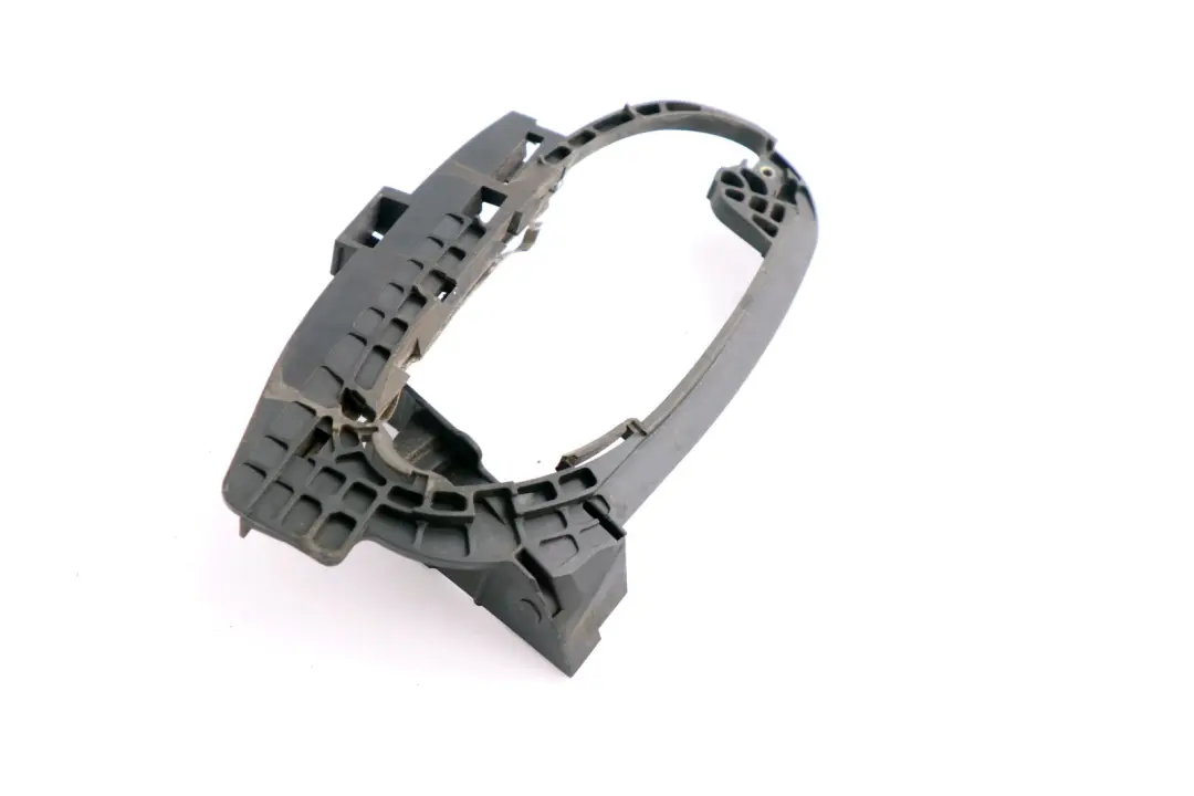 Supporto Maniglia Porta Esterna Posteriore Destra 7191572 per BMW E65 E66 E67 con numero di parte 51227013704 BMW E65 E66 E67 Supporto Maniglia Porta Esterna Posteriore Destra 7191572 - SKU 7013704 - Numero di parte 51227013704