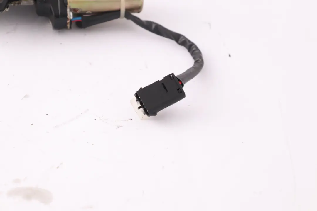 BMW E65 E66 E67 Zamek Siłownik Klapy Bagażnika Tył - SKU 7014872 - Numer Części 7014872