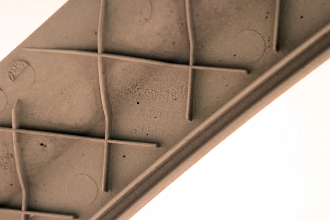 BMW E60 E61 LCI Panneau de garniture de console avant droite beige crème - SKU 7015384 - Numéro de pièce 7015384