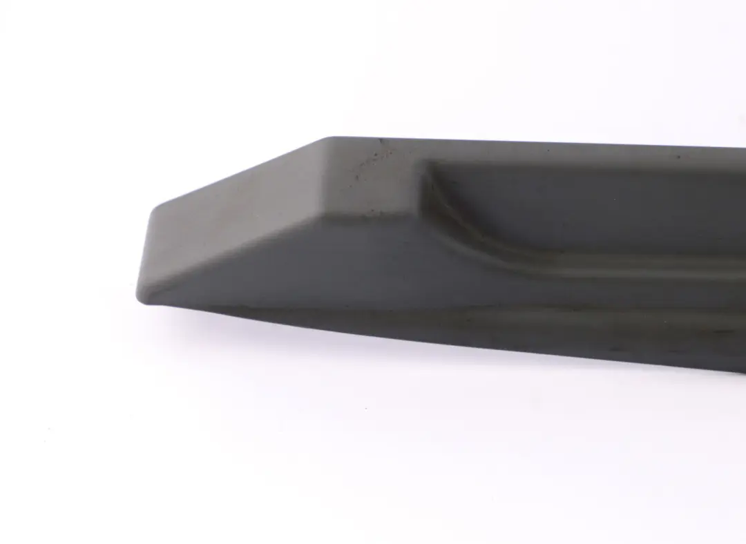 Blende Oberschiene Aussen Rechts Flanellgrau Grau 7016462 für BMW 7 er E65 mit Teilenummer 7015634 BMW 7 er E65 Blende Oberschiene Aussen Rechts Flanellgrau Grau 7016462 - SKU 7015634 - Teilenummer 7015634