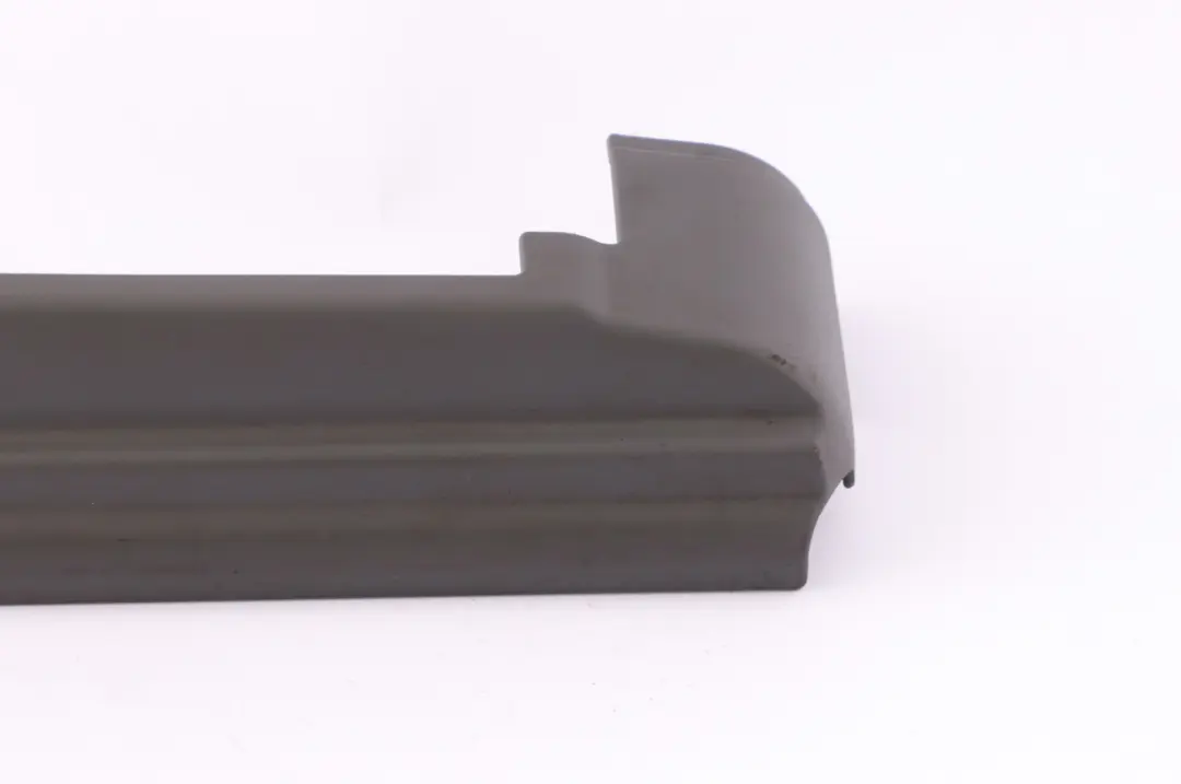 Blende Oberschiene Aussen Rechts Flanellgrau Grau 7016462 für BMW 7 er E65 mit Teilenummer 7015634 BMW 7 er E65 Blende Oberschiene Aussen Rechts Flanellgrau Grau 7016462 - SKU 7015634 - Teilenummer 7015634