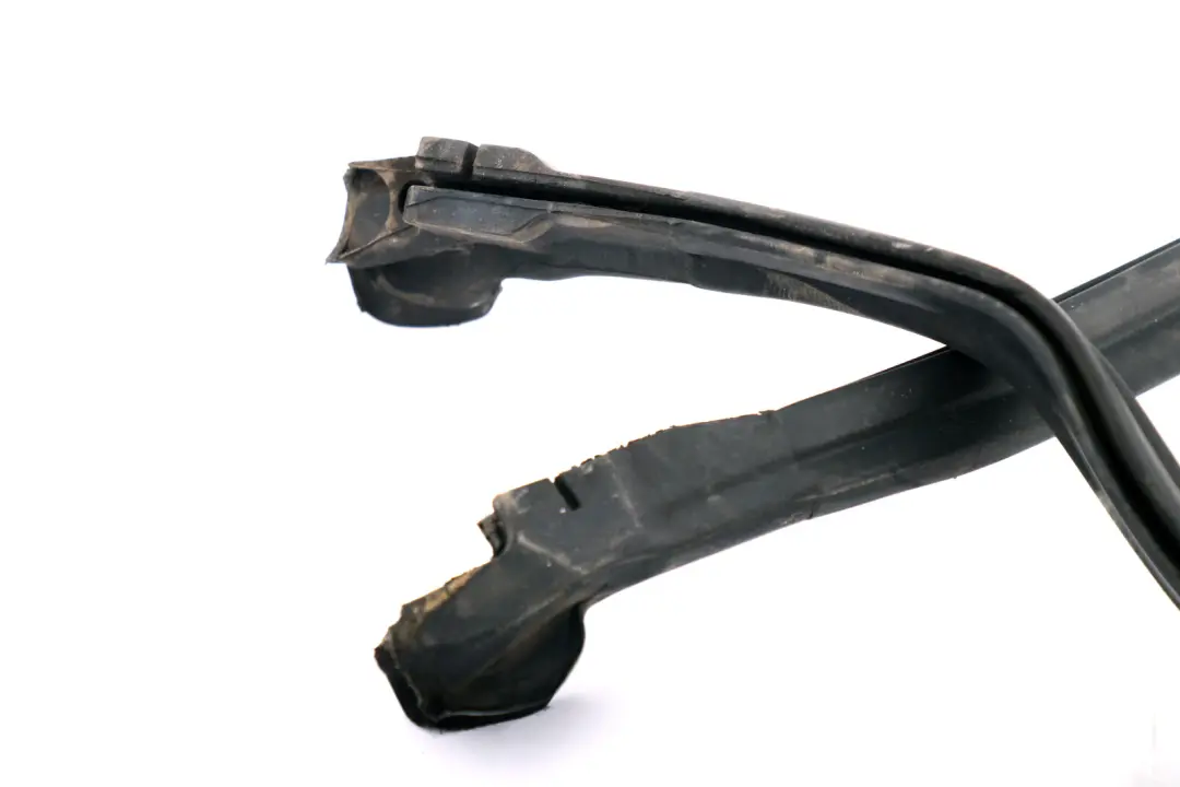 Reihe E85 E86 Gummidichtung an der Fronthaube 5171 für BMW Z4 mit Teilenummer 7016192 BMW Z4 Reihe E85 E86 Gummidichtung an der Fronthaube 5171 - SKU 7016192 - Teilenummer 7016192