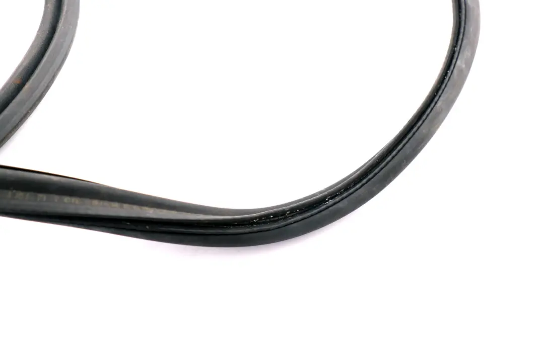 Boot Trunk Lid Tailgate Rubber Sealing Gasket to BMW Z4 Series E85 Rear with Part number 7016194 BMW Z4 Series E85 Rear Boot Trunk Lid Tailgate Rubber Sealing Gasket - SKU 7016194 - Part number 7016194