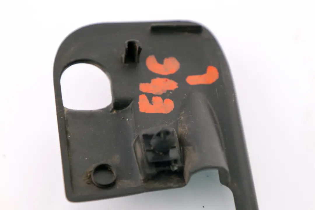 Abdeckung Scharnier Links Heckklappe/Schliesssystem für BMW 3 er E46 mit Teilenummer 7016519 BMW 3 er E46 Abdeckung Scharnier Links Heckklappe/Schliesssystem - SKU 7016519 - Teilenummer 7016519