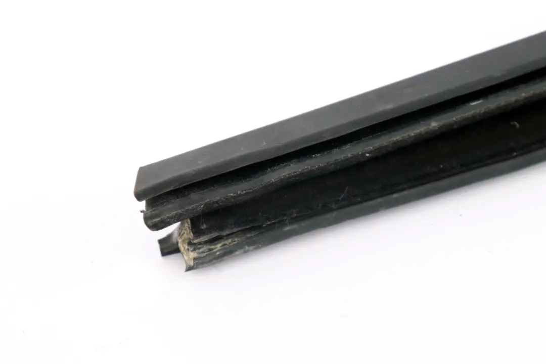 Trim Weather Strip Seal Right O/S to BMW Z4 E85 E86 with Part number 7016638 BMW Z4 E85 E86 Trim Weather Strip Seal Right O/S - SKU 7016638 - Part number 7016638