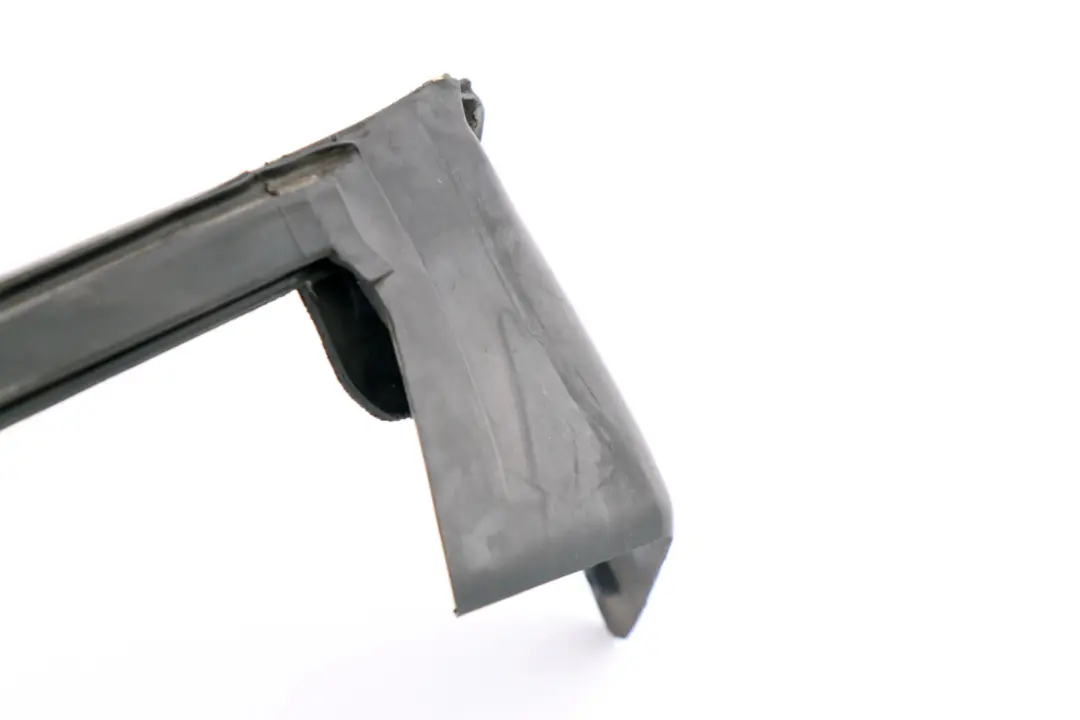 Embellecedor Burlete Derecha para BMW Serie Z4 E85 E86 con número de pieza 7016638 BMW Serie Z4 E85 E86 Embellecedor Burlete Derecha - SKU 7016638 - Número de pieza 7016638