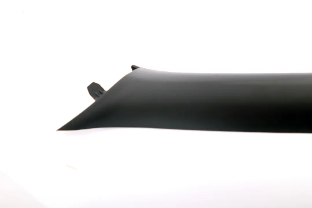 Cubierta Delantal Pilar Recorte Izquierdo Negro para BMW Z4 Serie E85 con número de pieza 7016667 BMW Z4 Serie E85 Cubierta Delantal Pilar Recorte Izquierdo Negro - SKU 7016667 - Número de pieza 7016667