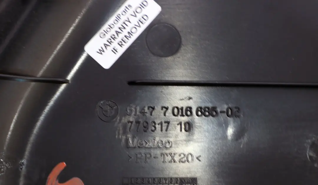 Cubierta panel maletero izquierda negro para BMW Z4 E85 con número de pieza 7016685 BMW Z4 E85 Cubierta panel maletero izquierda negro - SKU 7016685 - Número de pieza 7016685