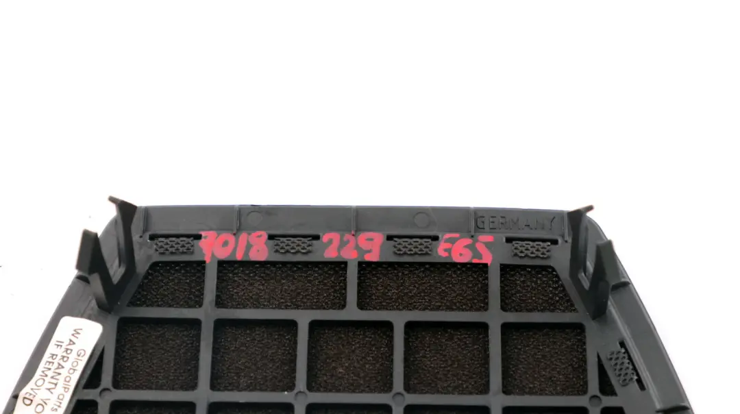 Copri cruscotto Altoparlante Nero 8261042 per BMW Serie 7 E65 E66 con numero di parte 7018229 BMW Serie 7 E65 E66 Copri cruscotto Altoparlante Nero 8261042 - SKU 7018229 - Numero di parte 7018229