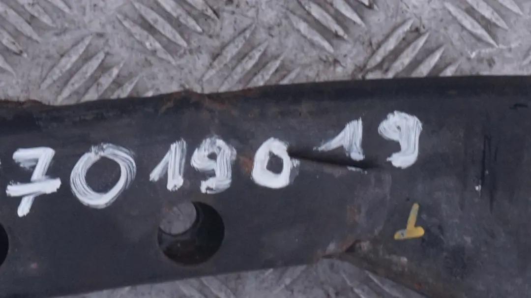 Belka Wzmocnienie Zderzaka Tylny Tył do BMW E53 o numerze 7019019 BMW E53 Belka Wzmocnienie Zderzaka Tylny Tył - SKU 7019019 - Numer Części 7019019