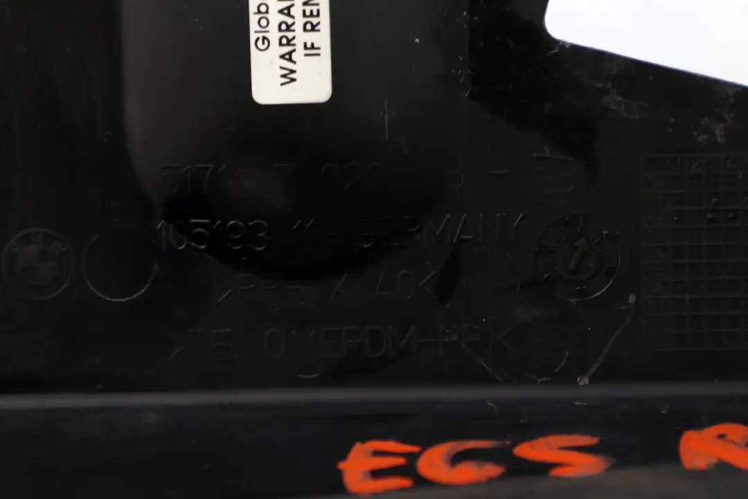 Osłona kanału powietrza prawy przód do BMW E65 E66 o numerze 7020418 BMW E65 E66 Osłona kanału powietrza prawy przód - SKU 7020418 - Numer Części 7020418