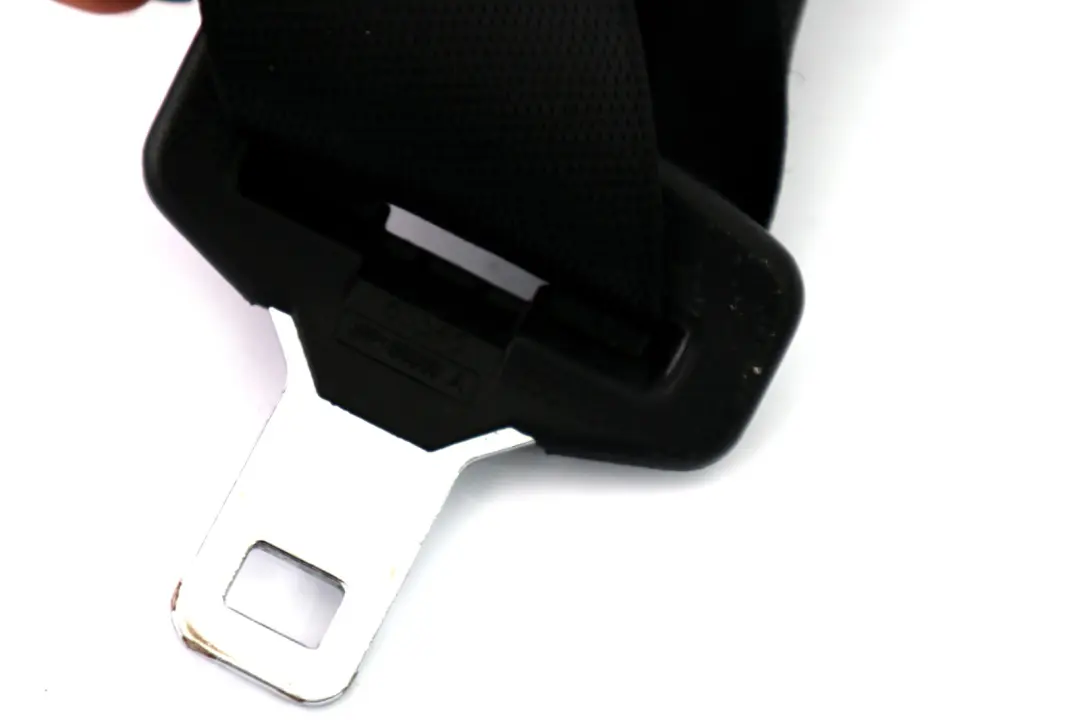 Left Upper Seat Belt Pre Tensioner Schwarz Black para BMW E65 E66 Rear con número de pieza 7022401 BMW E65 E66 Rear Left Upper Seat Belt Pre Tensioner Schwarz Black - SKU 7022401 - Número de pieza 7022401