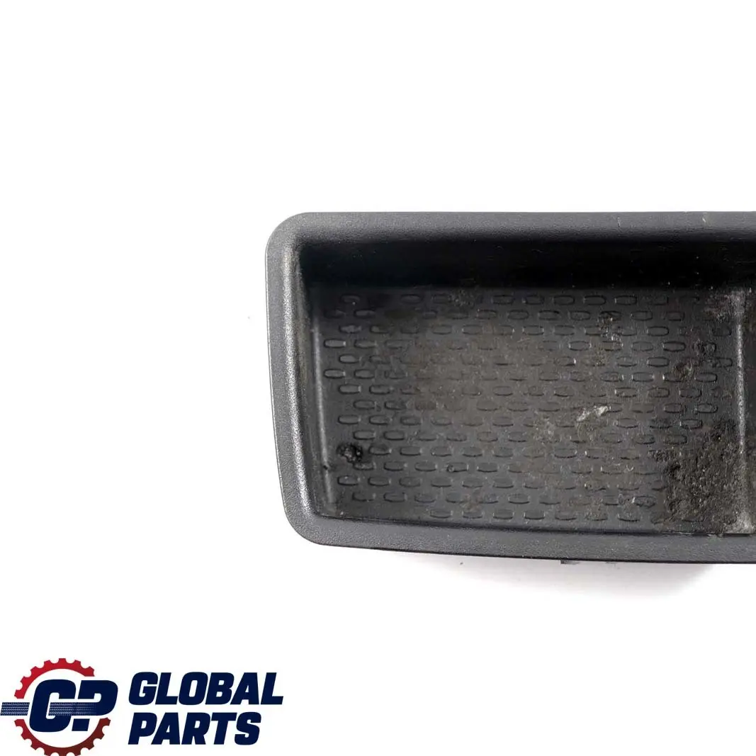 Consola Frontal Cenicero Insertar Almacenamiento Partición para BMW E65 con número de pieza 7022797 BMW E65 Consola Frontal Cenicero Insertar Almacenamiento Partición - SKU 7022797 - Número de pieza 7022797