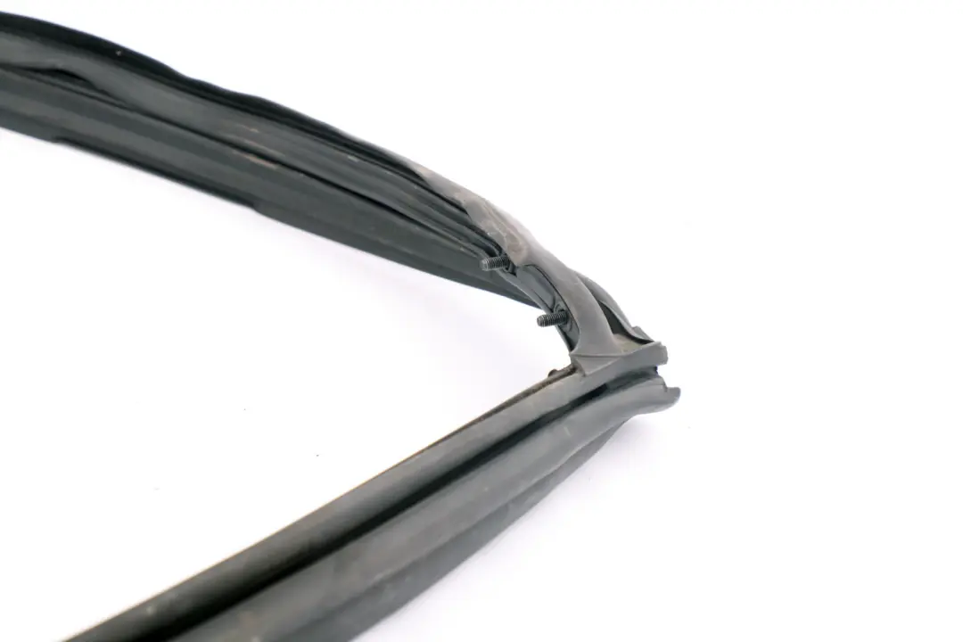 Tapa Delantera Parabrisas Sello Columna A para BMW Z4 E85 Roadster Cabrio con número de pieza 7023969 BMW Z4 E85 Roadster Cabrio Tapa Delantera Parabrisas Sello Columna A - SKU 7023969 - Número de pieza 7023969