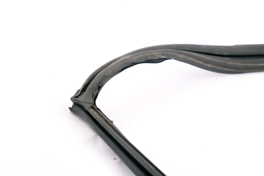 Abdichtung Windlauf A-Säule 7008911 für BMW Z4 er E85 Roadster Cabrio mit Teilenummer 7023969 BMW Z4 er E85 Roadster Cabrio Abdichtung Windlauf A-Säule 7008911 - SKU 7023969 - Teilenummer 7023969