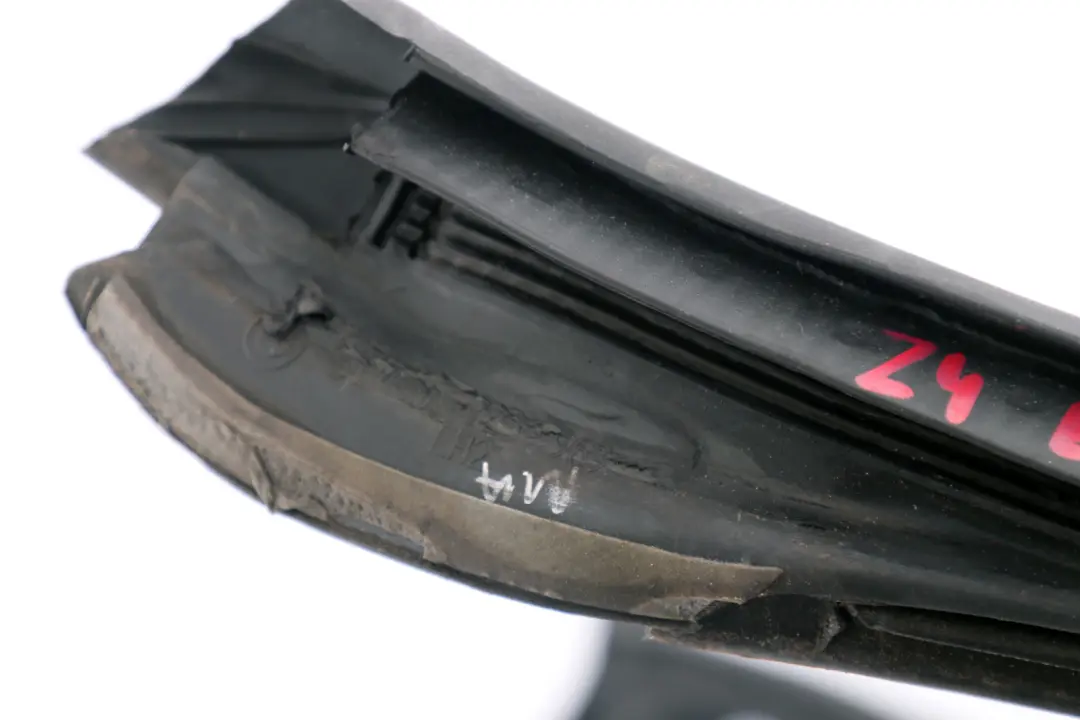 Uszczelka szyby przedniej przód do BMW E85 Z4 o numerze 7023969 BMW E85 Z4 Uszczelka szyby przedniej przód - SKU 7023969 - Numer Części 7023969