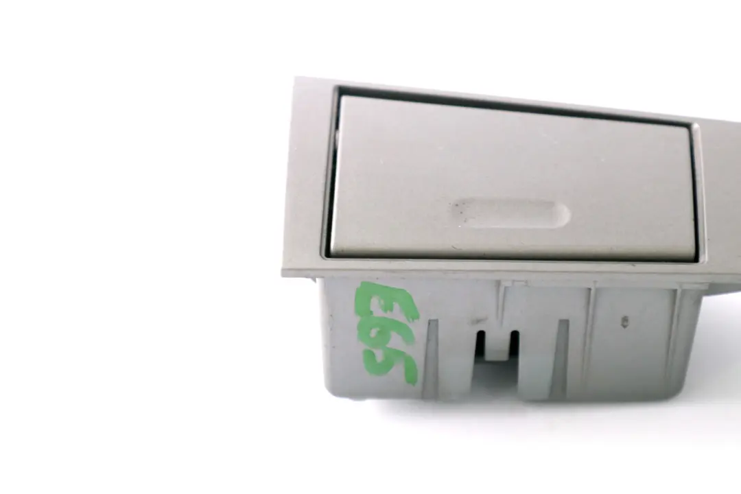 Couverture Calcinateur A Gauche Sombre Argent pour BMW E65 à propos du numéro de pièce 7024489 BMW E65 Couverture Calcinateur A Gauche Sombre Argent - SKU 7024489 - Numéro de pièce 7024489