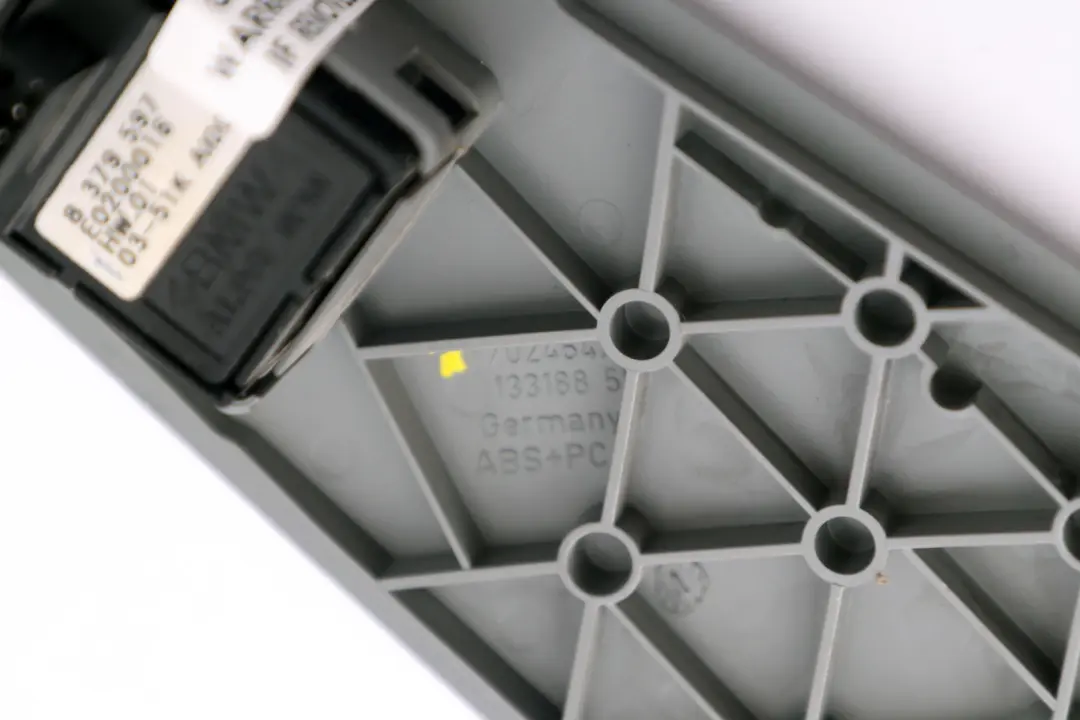 Finition du commutateur de vitre avant gris passager pour BMW E65 à propos du numéro de pièce 7024647 BMW E65 Finition du commutateur de vitre avant gris passager - SKU 7024647 - Numéro de pièce 7024647