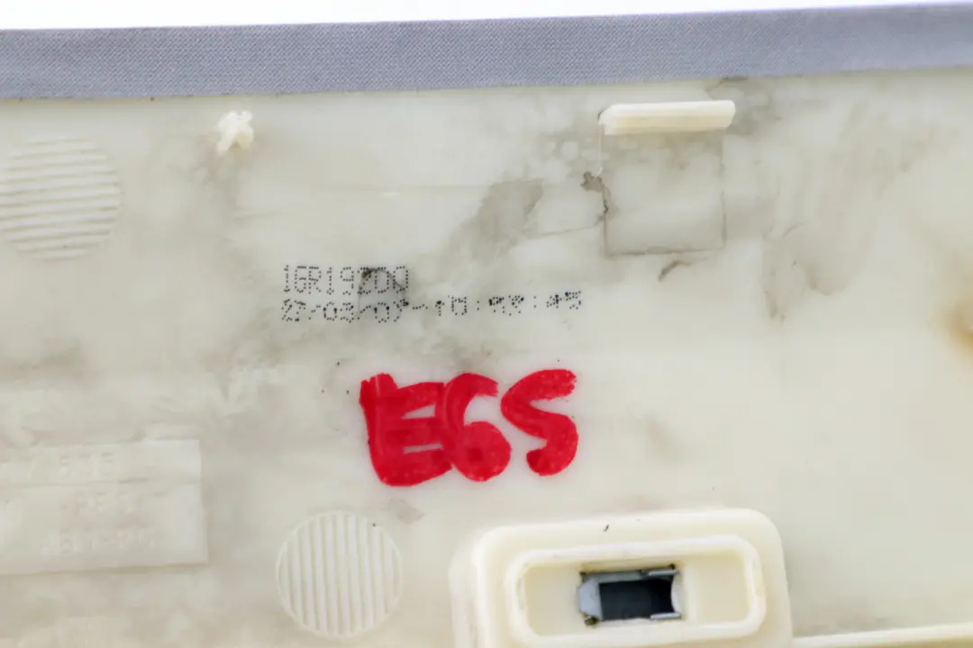 C-Pilastro Posteriore Sinistra Grigio Pietra Grigio 7007635 per BMW E65 E66 con numero di parte 7024755 BMW E65 E66 C-Pilastro Posteriore Sinistra Grigio Pietra Grigio 7007635 - SKU 7024755 - Numero di parte 7024755