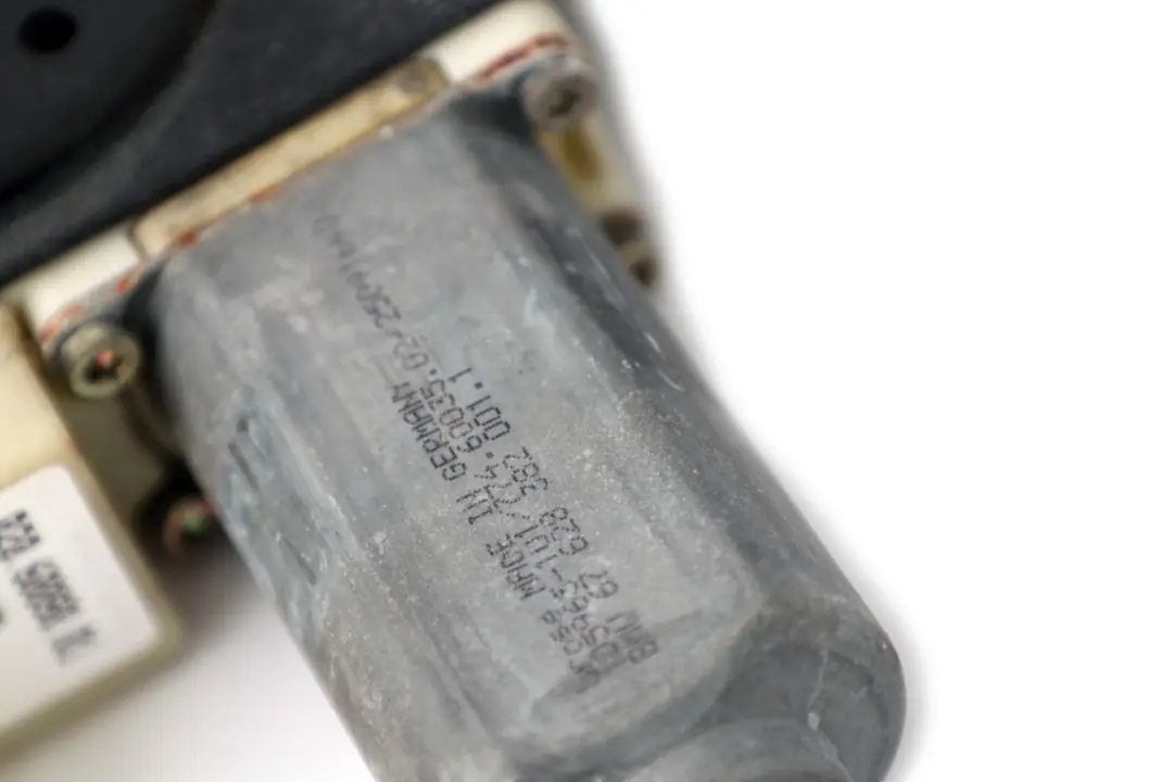 Elektr Fensterheber Vorne Links N/S 7202479 für BMW 7 er E65 E66 mit Teilenummer 7024811 BMW 7 er E65 E66 Elektr Fensterheber Vorne Links N/S 7202479 - SKU 7024811 - Teilenummer 7024811