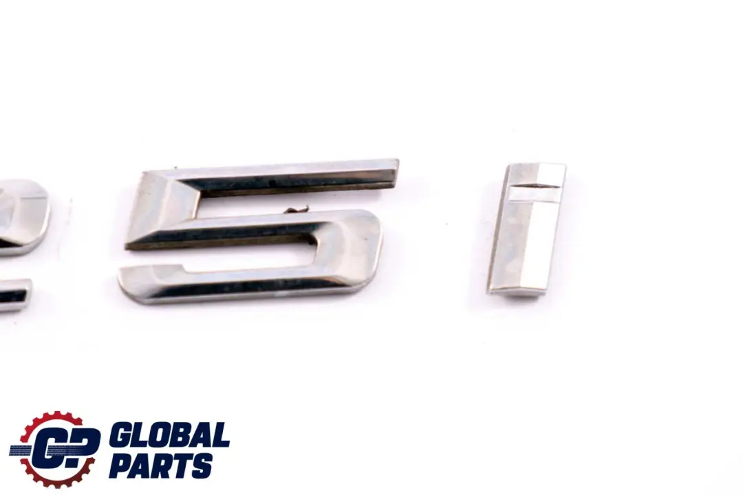Kofferraum Schriftzug Emblem Beklebt Hinten 325i für BMW 3 er E46 mit Teilenummer 7025251 BMW 3 er E46 Kofferraum Schriftzug Emblem Beklebt Hinten 325i - SKU 7025251 - Teilenummer 7025251