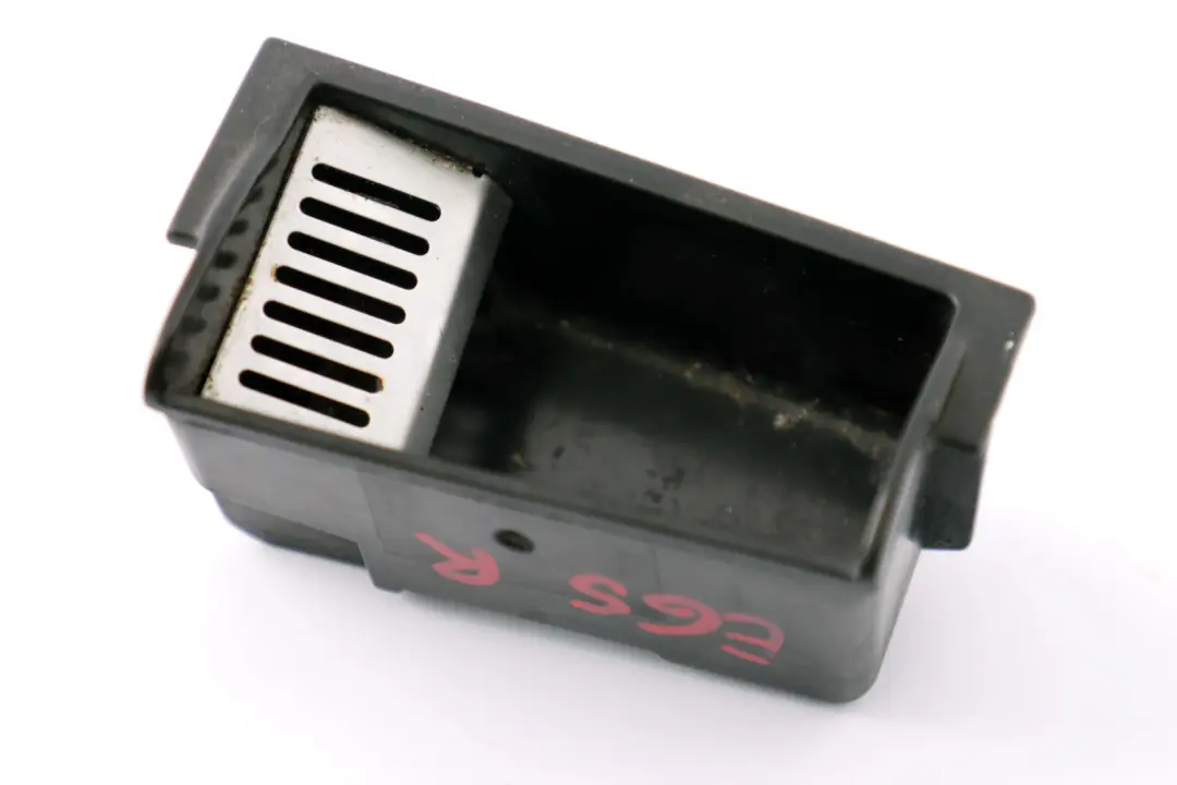 Puerta Trasera Derecha Cenicero InsertT para BMW E65 E66 E67 con número de pieza 7025548 BMW E65 E66 E67 Puerta Trasera Derecha Cenicero InsertT - SKU 7025548 - Número de pieza 7025548