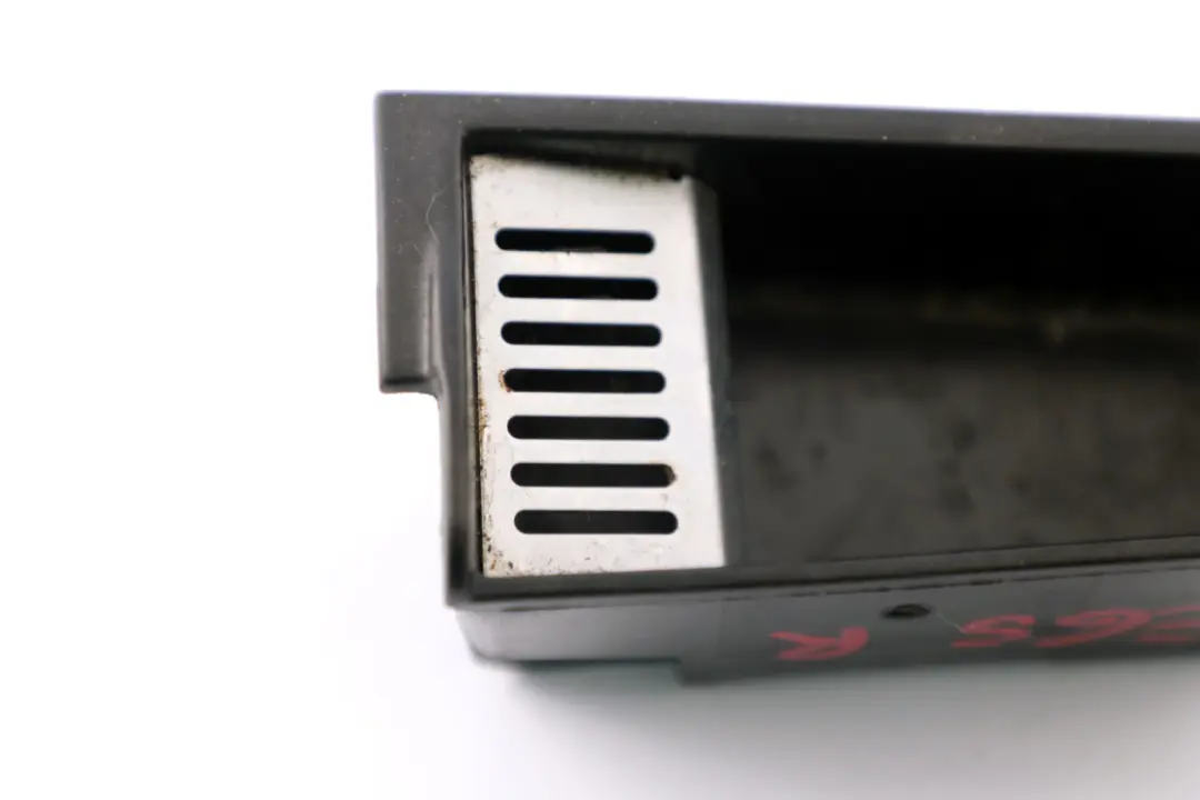 BMW E65 E66 E67 Puerta Trasera Derecha Cenicero InsertT - SKU 7025548 - Número de pieza 7025548