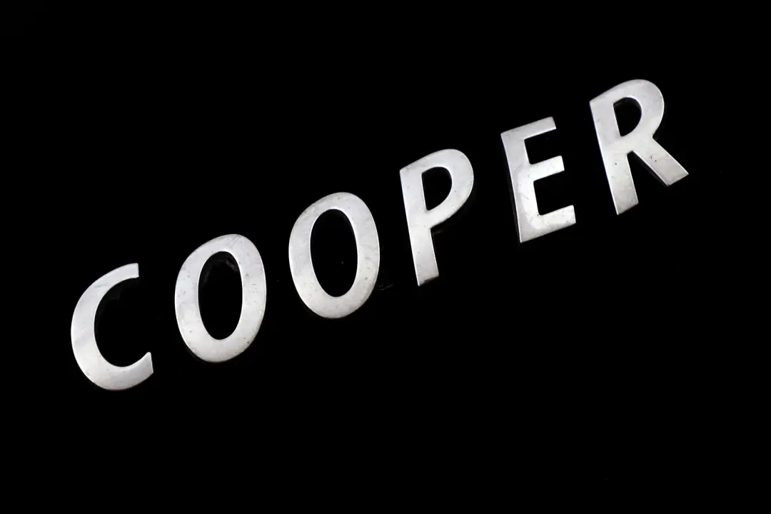  GENUINO Mini Cooper One R50 R52 R53 R55 R56 Lettering Emblema Logo Cooper - SKU 7026180 - Número de pieza 7026180