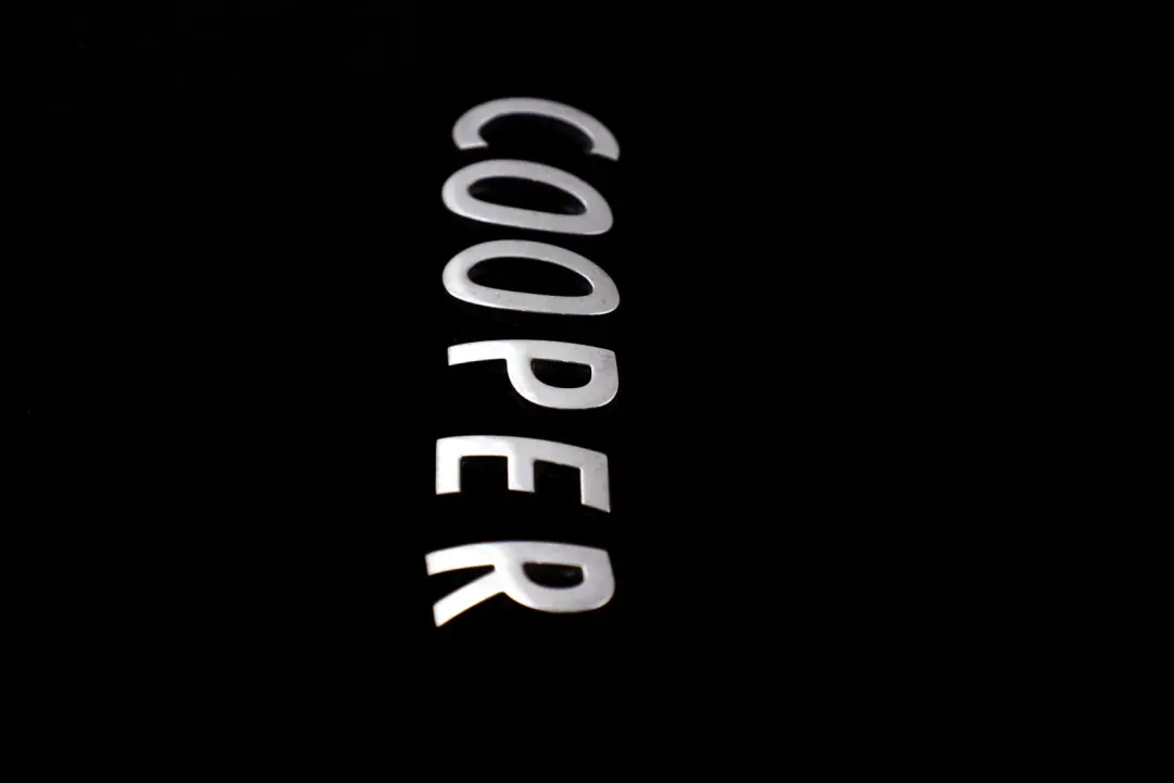  GENUINO Mini Cooper One R50 R52 R53 R55 R56 Lettering Emblema Logo Cooper - SKU 7026180 - Número de pieza 7026180