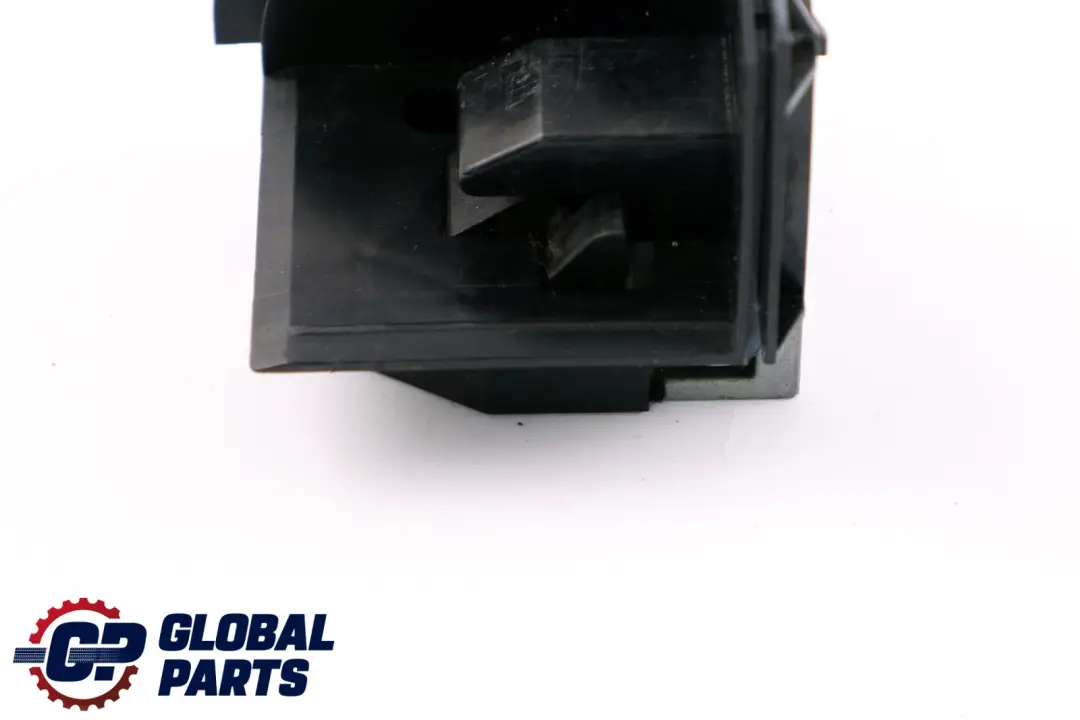 Aufnahme Sichtschutzrollo links für BMW 3 5 X3 er E83 E39 E61 E46 LCi mit Teilenummer 51477026709 BMW 3 5 X3 er E83 E39 E61 E46 LCi Aufnahme Sichtschutzrollo links - SKU 7026709 - Teilenummer 51477026709