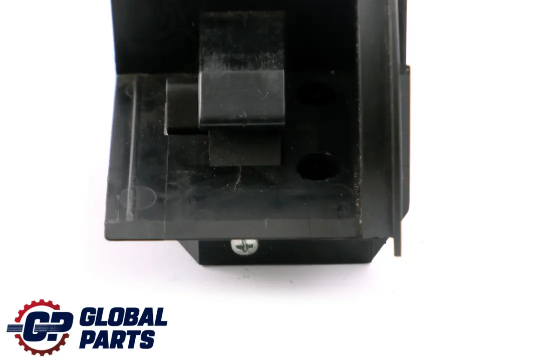 Aufnahme Sichtschutzrollo Rechts für BMW 3 5 X3 er E46 E61 E83 mit Teilenummer 51477026710 BMW 3 5 X3 er E46 E61 E83 Aufnahme Sichtschutzrollo Rechts - SKU 7026710 - Teilenummer 51477026710