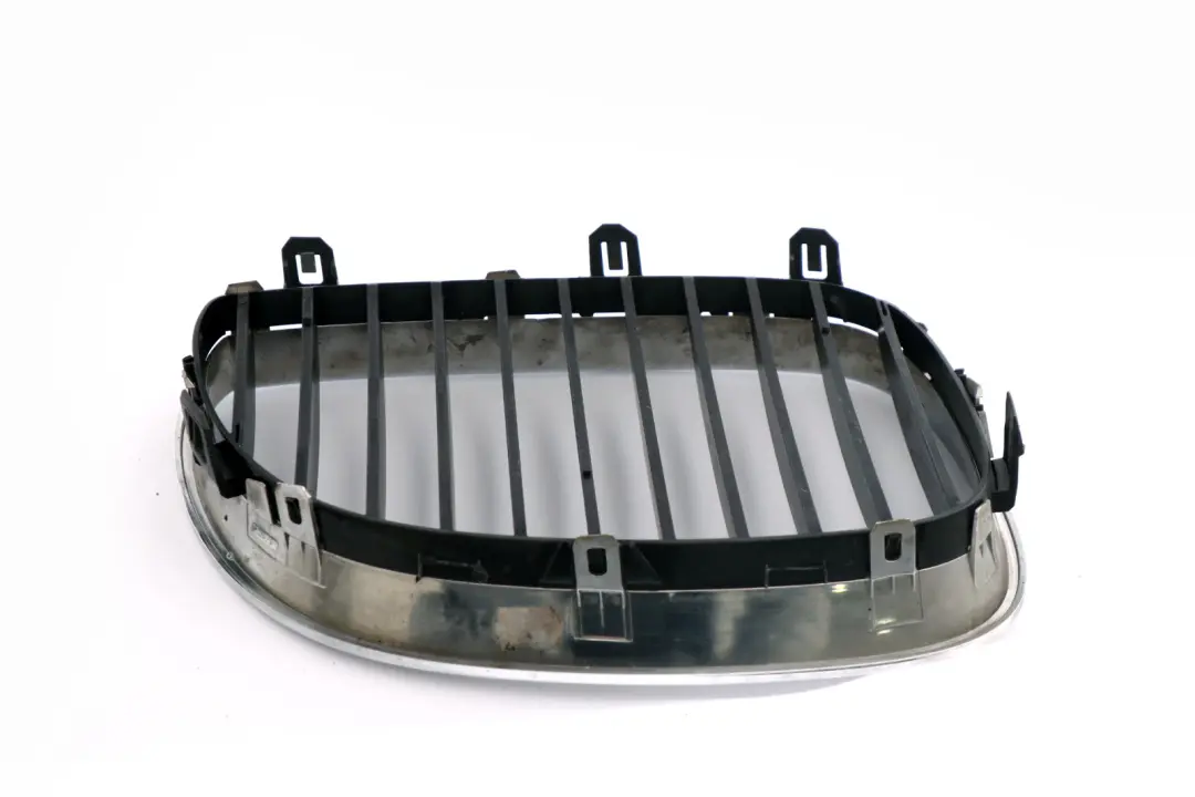 Griglia Ornamentale SX Cromo Nero per BMW E60 E61 LCI con numero di parte 7027061 BMW E60 E61 LCI Griglia Ornamentale SX Cromo Nero - SKU 7027061 - Numero di parte 7027061