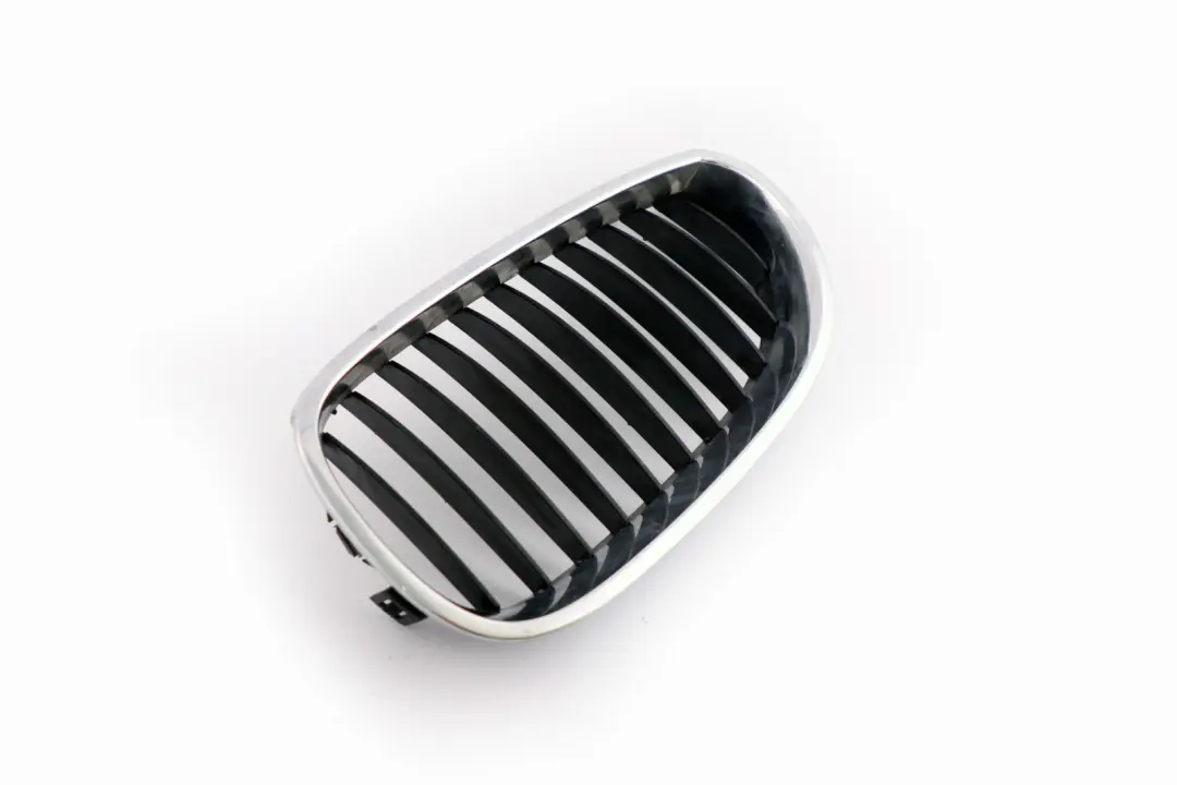 Grille Decorative A Gauche Chrome Noir pour BMW E60 E61 LCI à propos du numéro de pièce 7027061 BMW E60 E61 LCI Grille Decorative A Gauche Chrome Noir - SKU 7027061 - Numéro de pièce 7027061