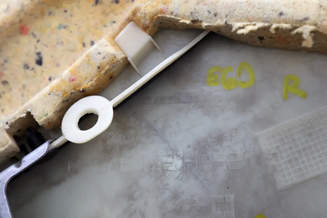 Front Right C-column Trim Panel Anthrazit O/S to BMW 5 Series 2 E60 LCI with Part number 7027094 BMW 5 Series 2 E60 LCI Front Right C-column Trim Panel Anthrazit O/S - SKU 7027094-2 - Part number 7027094