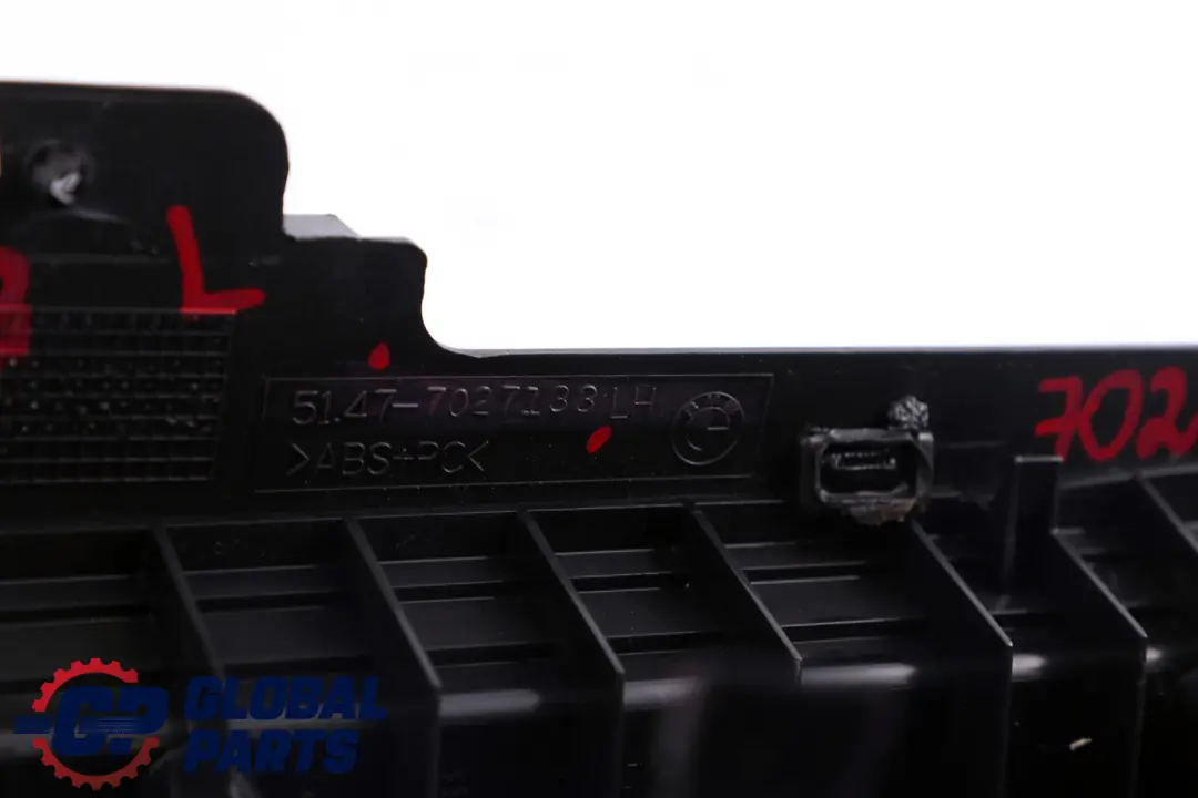 Lateral Trunk Floor Left Vent Louvre Schwarz Black para BMW X5 E53 con número de pieza 7027135 BMW X5 E53 Lateral Trunk Floor Left Vent Louvre Schwarz Black - SKU 7027133 - Número de pieza 7027135