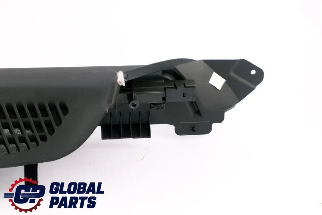 Lateral Trunk Floor Left Vent Louvre Schwarz Black para BMW X5 E53 con número de pieza 7027135 BMW X5 E53 Lateral Trunk Floor Left Vent Louvre Schwarz Black - SKU 7027133 - Número de pieza 7027135