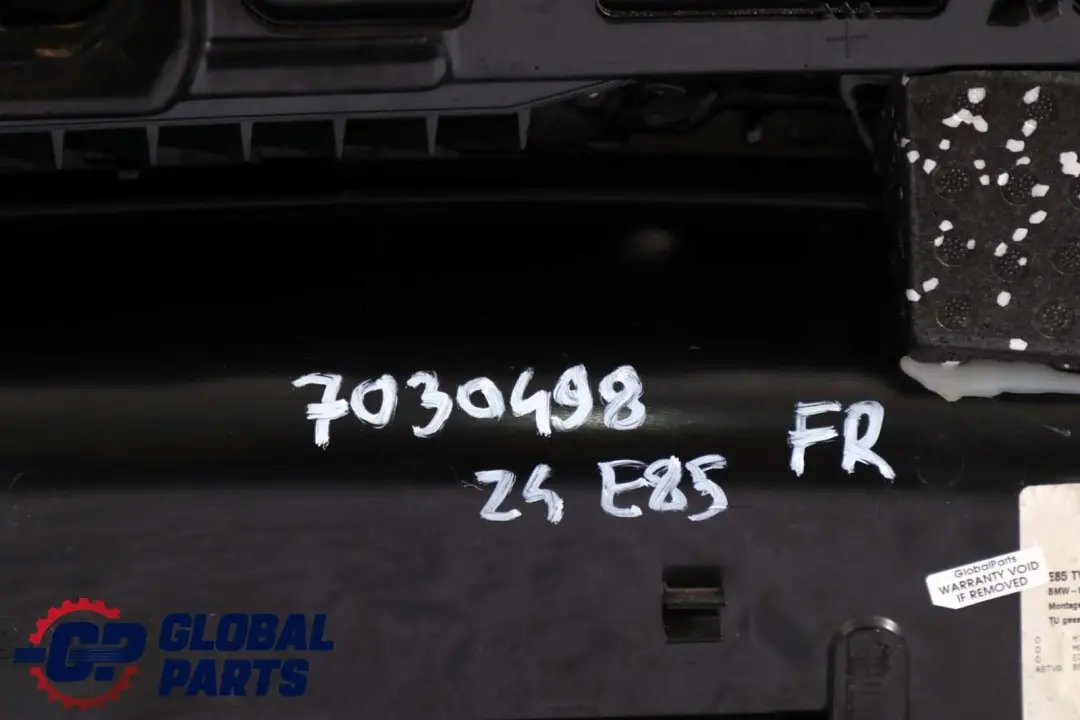 Türverkleidung vorne rechts Stoff Anthrazit für BMW Z4 er E85 E86 mit Teilenummer 7030498 BMW Z4 er E85 E86 Türverkleidung vorne rechts Stoff Anthrazit - SKU 7030498 - Teilenummer 7030498