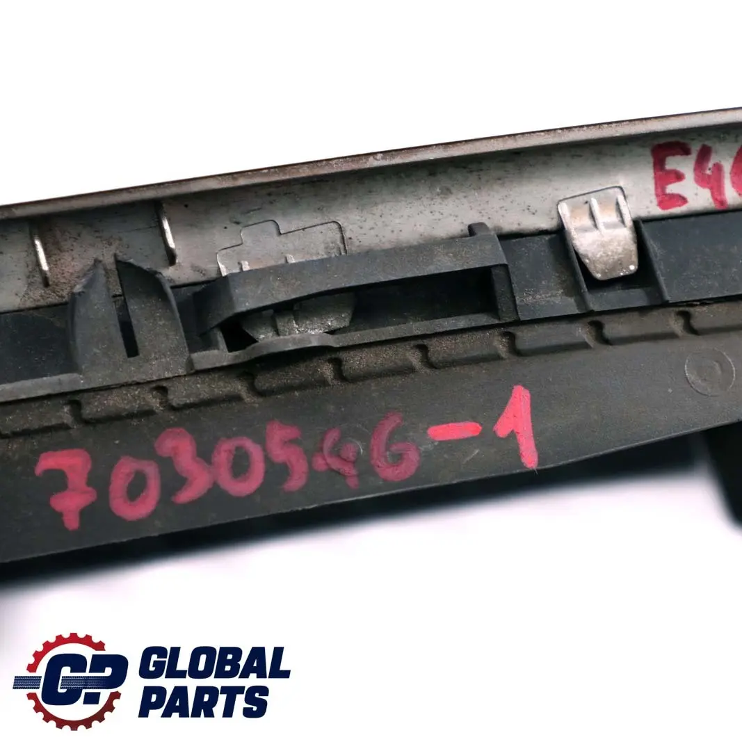 Paraurti Anteriore Griglia Centrale Destra Nero Cromo per BMW E46 con numero di parte 7030546 BMW E46 Paraurti Anteriore Griglia Centrale Destra Nero Cromo - SKU 7030546-1 - Numero di parte 7030546