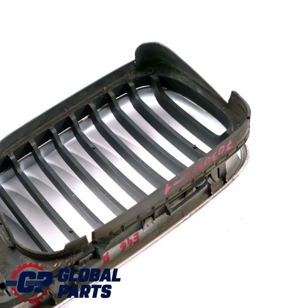 Paraurti Anteriore Griglia Centrale Destra Nero Cromo per BMW E46 con numero di parte 7030546 BMW E46 Paraurti Anteriore Griglia Centrale Destra Nero Cromo - SKU 7030546-1 - Numero di parte 7030546
