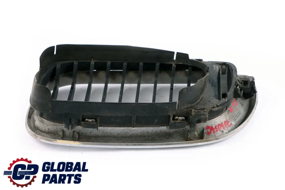 Frontstoßstange Ziergitter Rechts Schwarz Chrom für BMW 3 er E46 mit Teilenummer 7030546 BMW 3 er E46 Frontstoßstange Ziergitter Rechts Schwarz Chrom - SKU 7030546 - Teilenummer 7030546