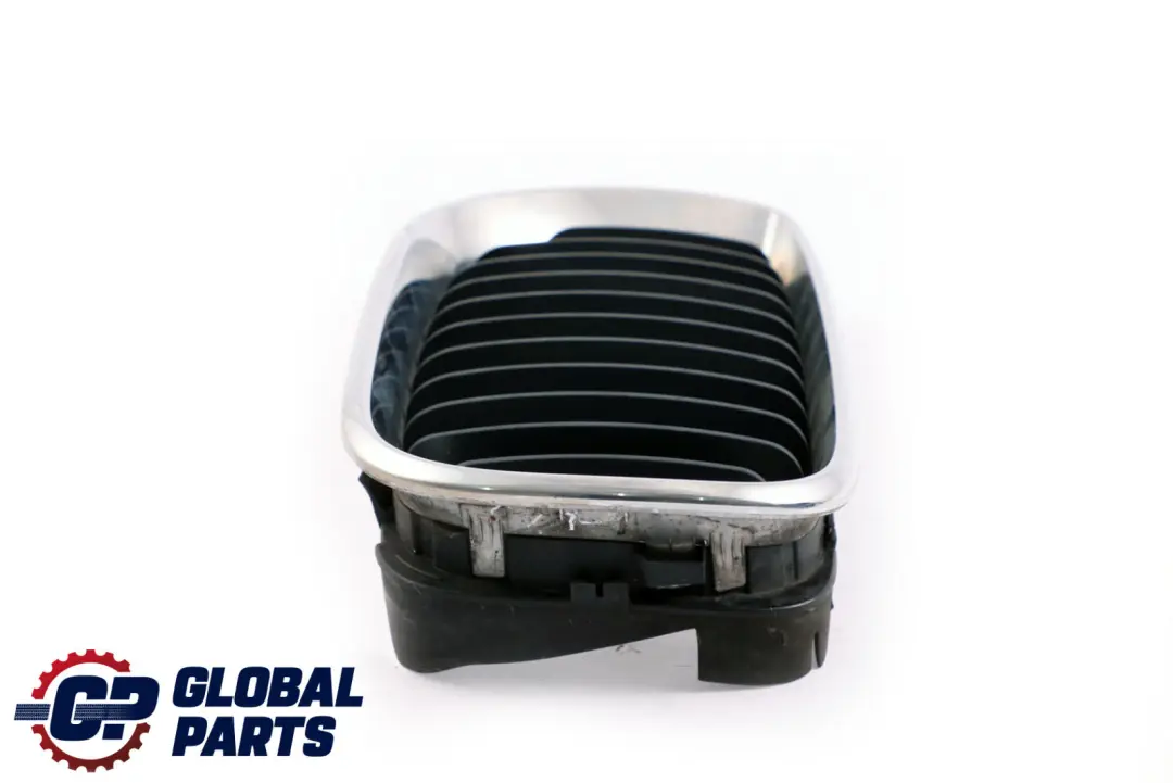 Frontstoßstange Ziergitter Rechts Schwarz Chrom für BMW 3 er E46 mit Teilenummer 7030546 BMW 3 er E46 Frontstoßstange Ziergitter Rechts Schwarz Chrom - SKU 7030546 - Teilenummer 7030546